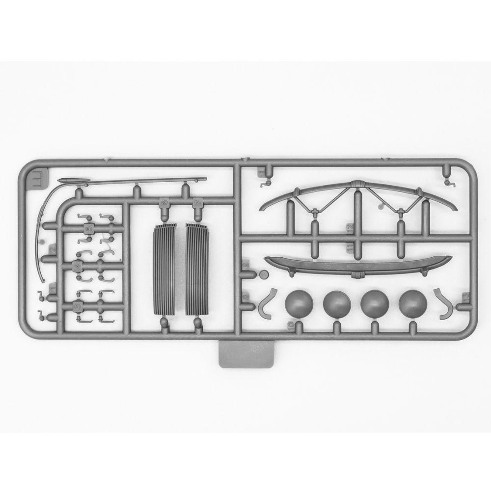 ICM 1:24 Admiral Saloon Ger. Passenger Car