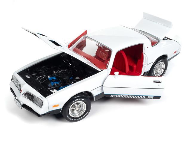 Autoworld 1:18 1977 Pontiac Firebird Formula