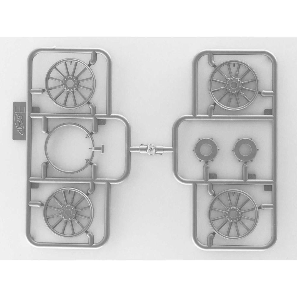 ICM 1:24 Type Ag 1910 London Taxi