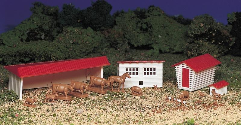 Bachmann Farm Building w/Animals, HO Scale