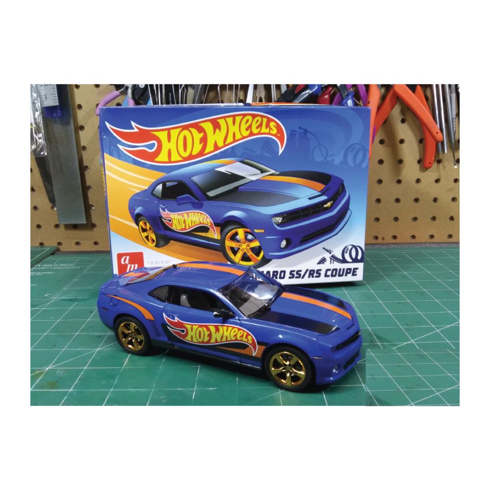 AMT 1:25 2010 Chevy Camaro Hot Wheels