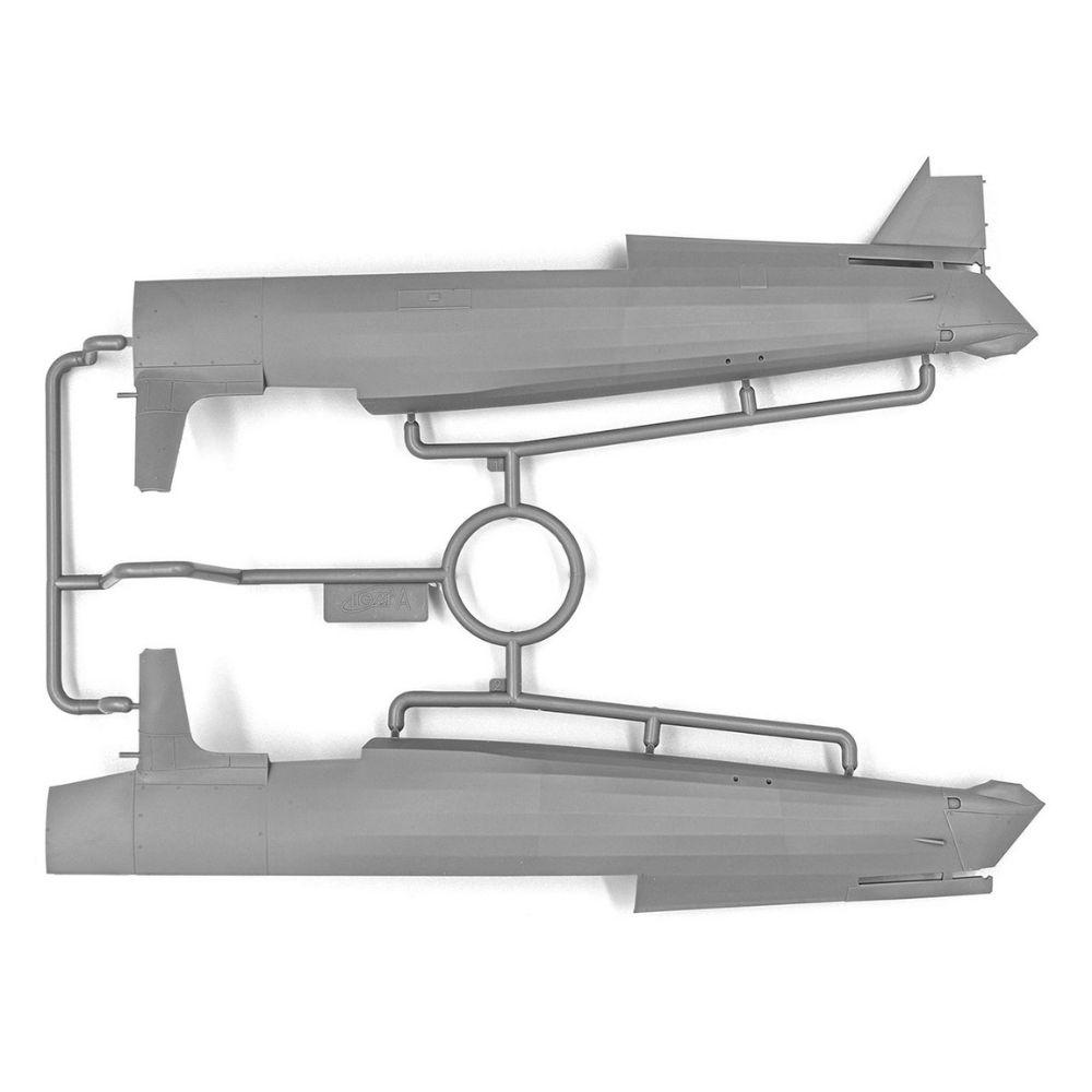 ICM 1:32 Stearman Pt-17 With American Cadets