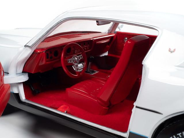 Autoworld 1:18 1977 Pontiac Firebird Formula