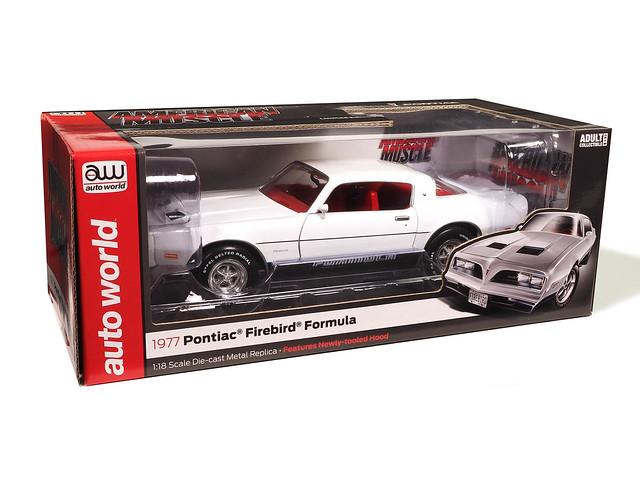 Autoworld 1:18 1977 Pontiac Firebird Formula