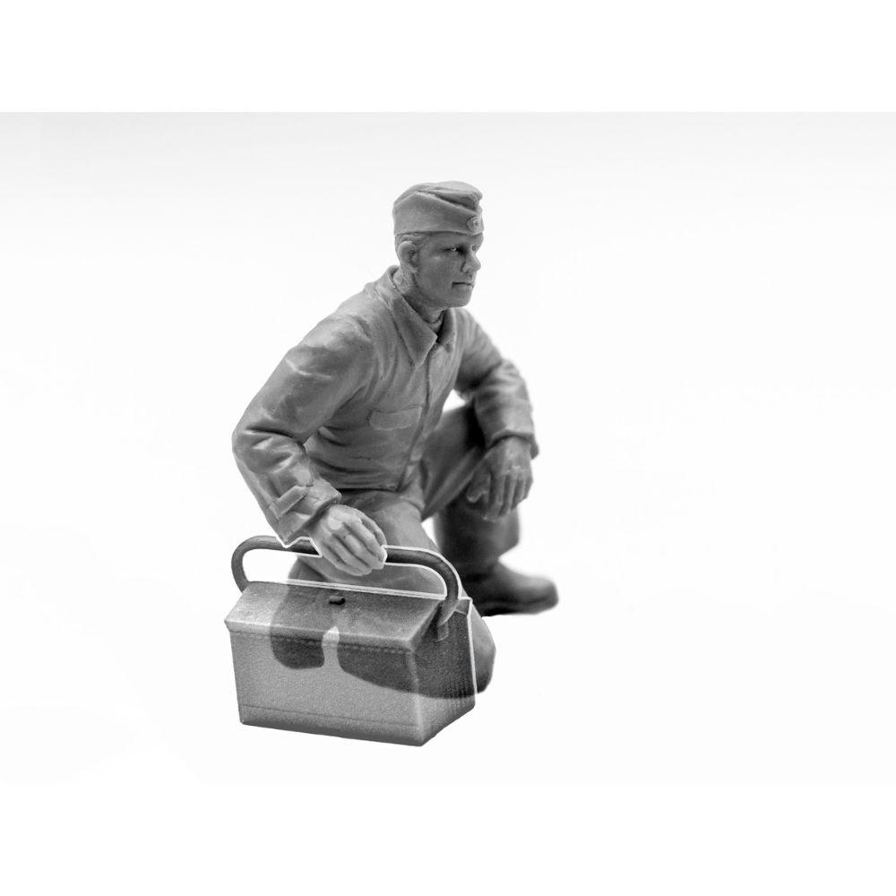 ICM 1:32 German Luftwaffe Ground Personnel (