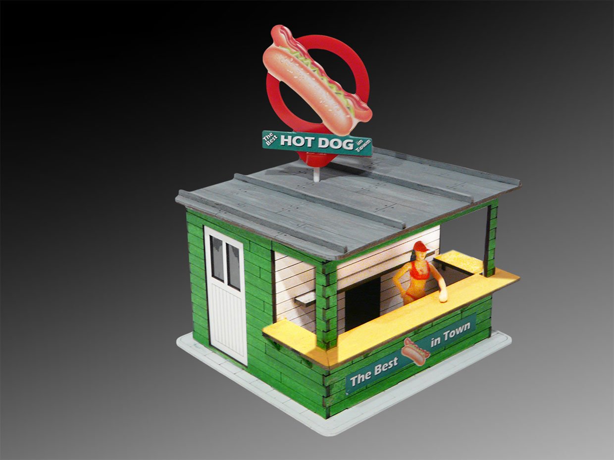 Bachmann Hot Dog Stand w/Light and Rotating Banner 1:32 Scale