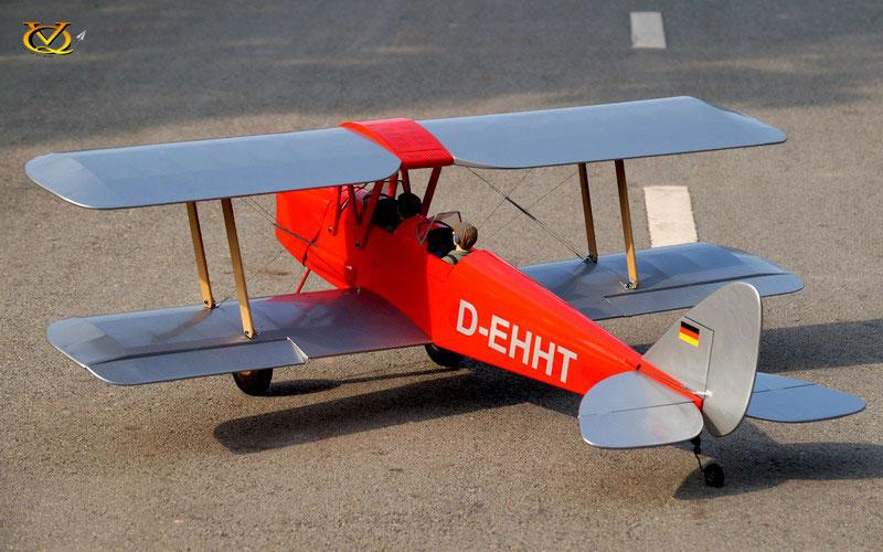 VQ Models Tiger Moth 46-82 /EP Red/Silver 1400mm WS, 5Ch RC