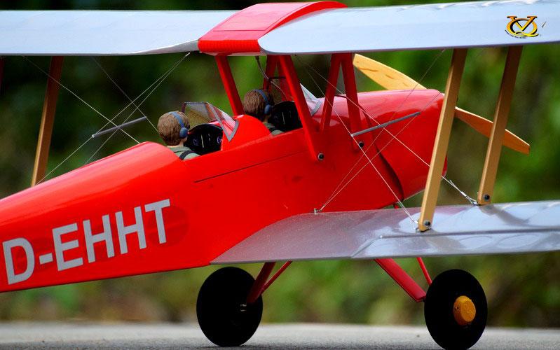 VQ Models Tiger Moth 46-82 /EP Red/Silver 1400mm WS, 5Ch RC