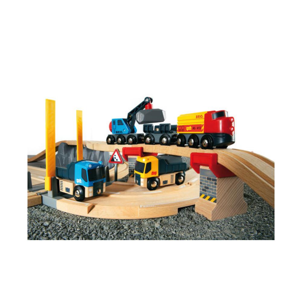 BRIO Rail & Road Loading Set